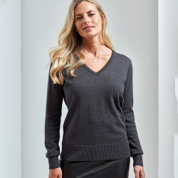 Women's v-neck knitted sweater